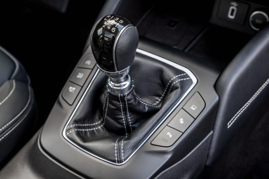 Детали интерьера Ford Focus Vignale Turnier 2018 года  (WW) (фото 15 из 40)